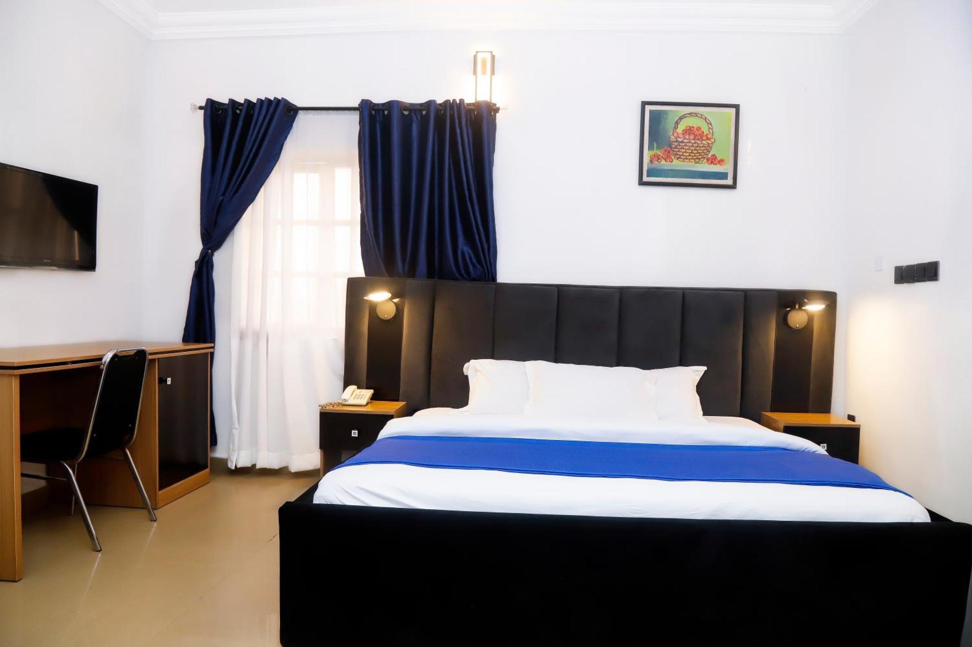 Western Dreams Hotel Абуджа Екстериор снимка