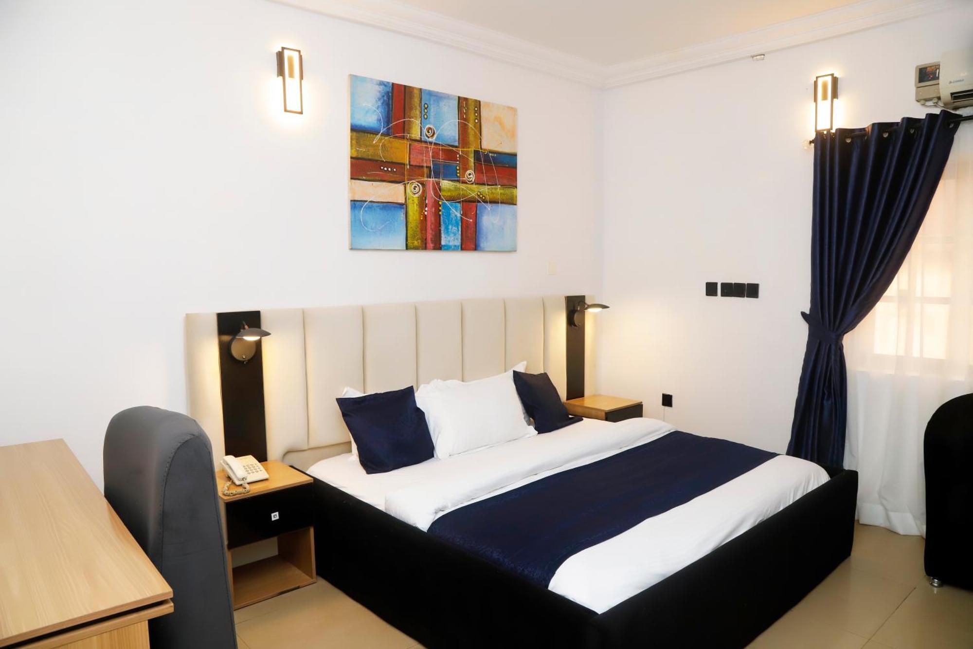 Western Dreams Hotel Абуджа Екстериор снимка