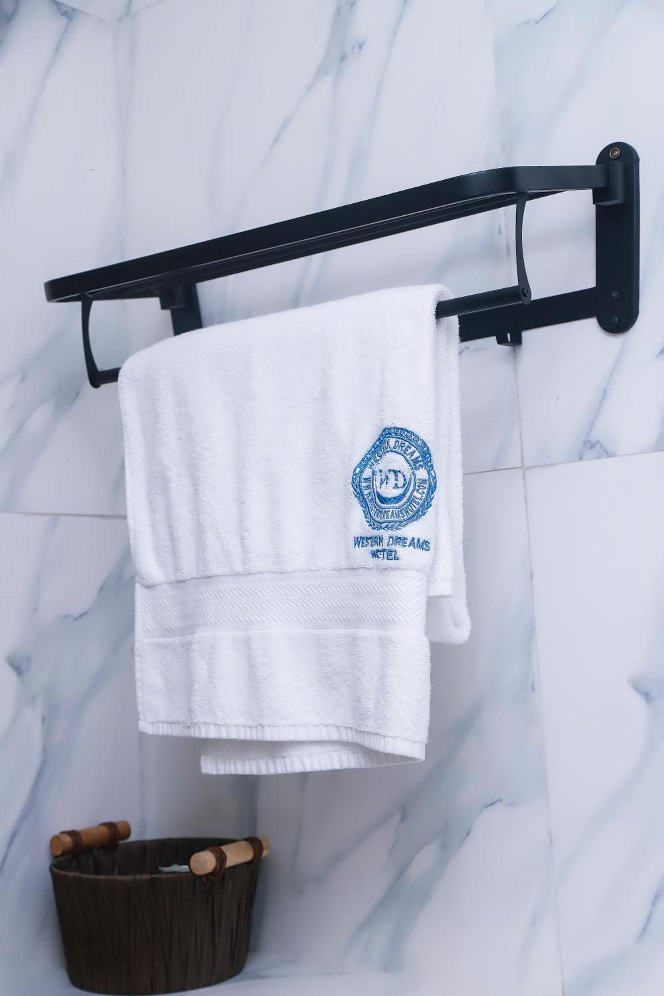 Western Dreams Hotel Абуджа Екстериор снимка