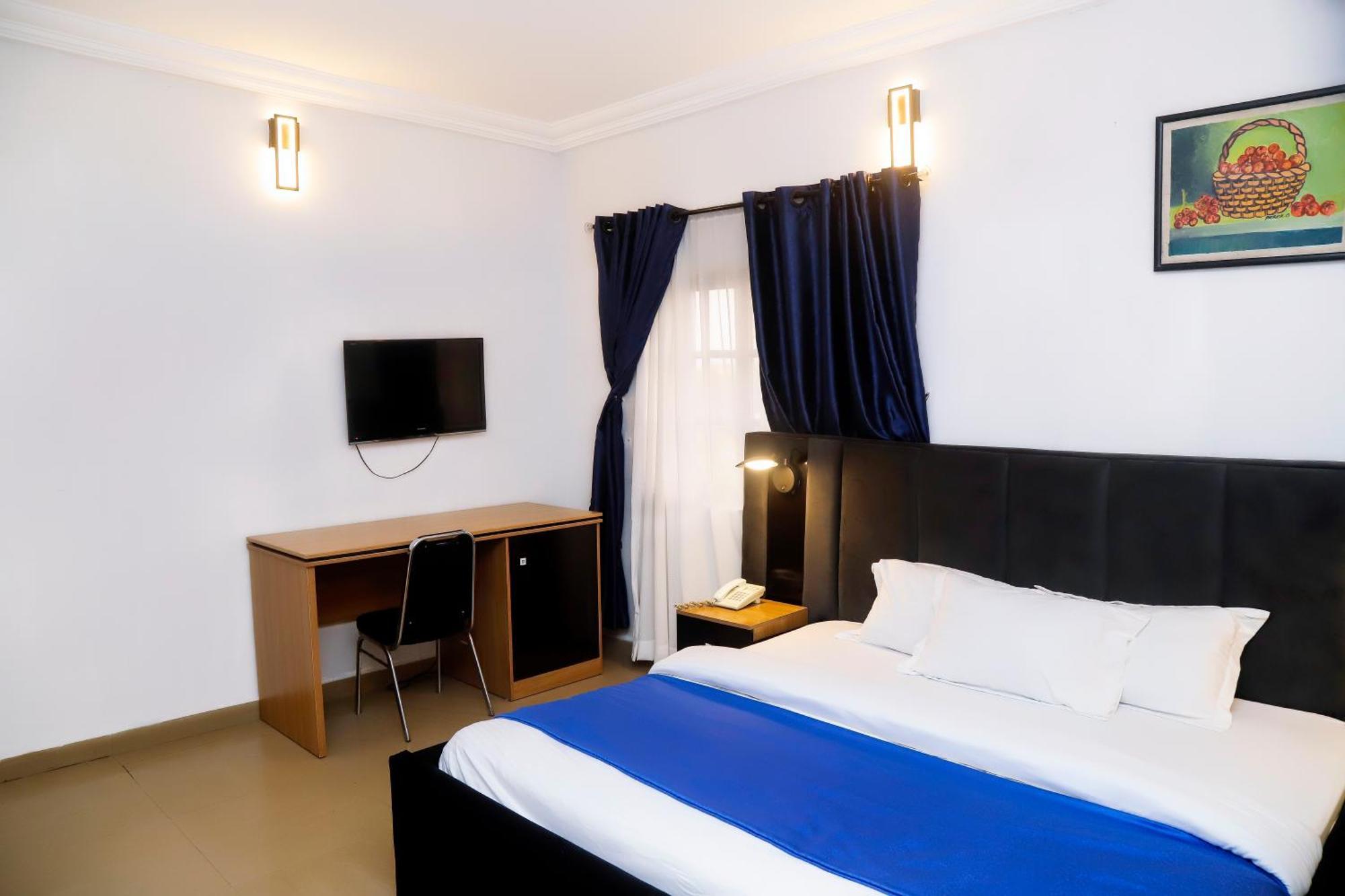 Western Dreams Hotel Абуджа Екстериор снимка