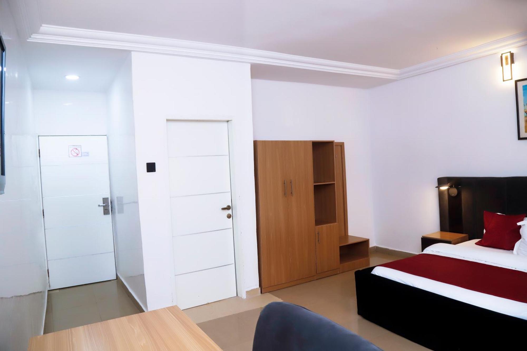 Western Dreams Hotel Абуджа Екстериор снимка