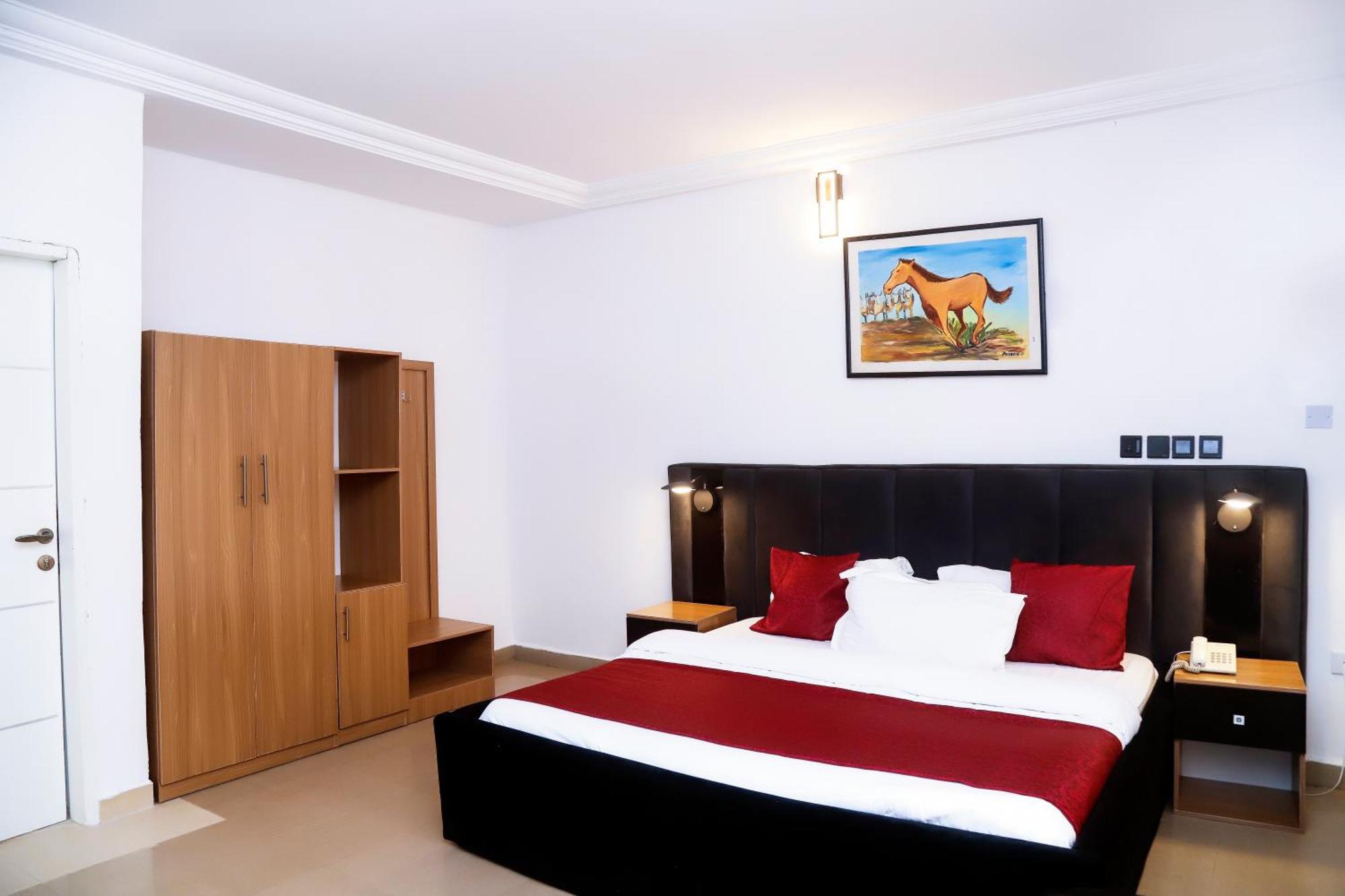 Western Dreams Hotel Абуджа Екстериор снимка