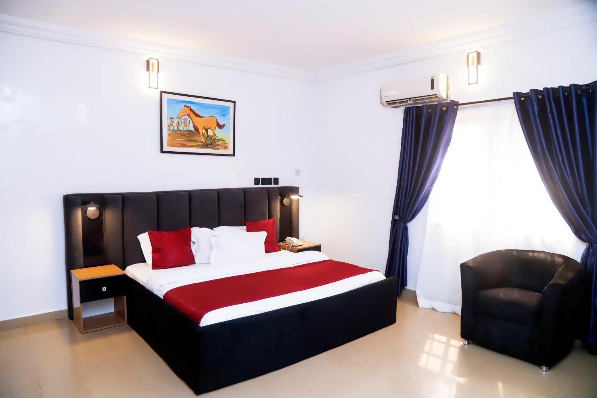 Western Dreams Hotel Абуджа Екстериор снимка