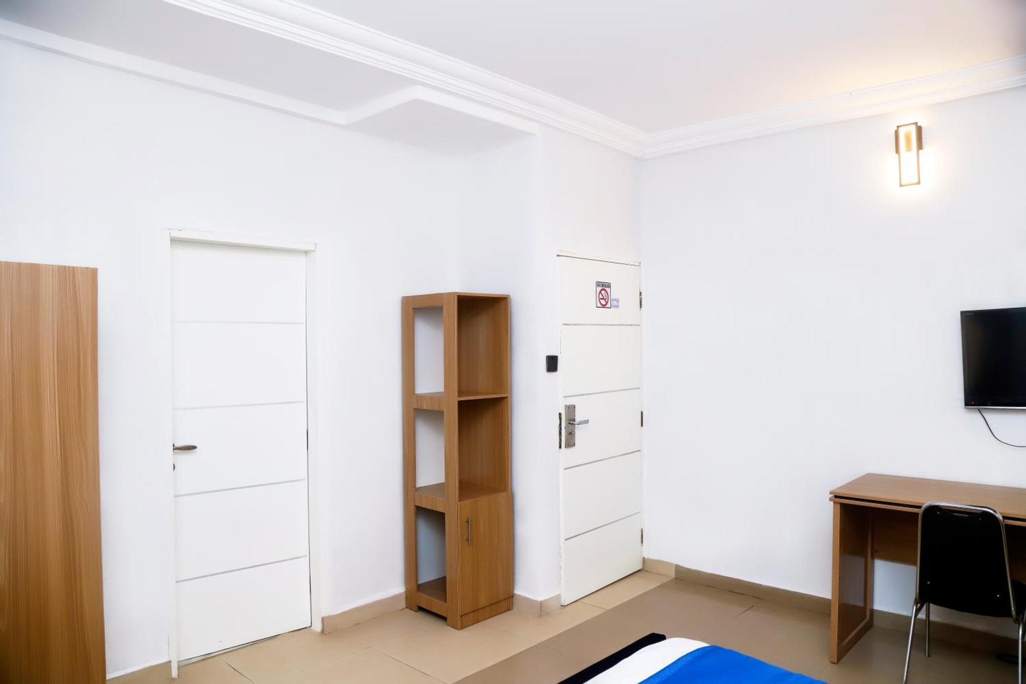 Western Dreams Hotel Абуджа Екстериор снимка