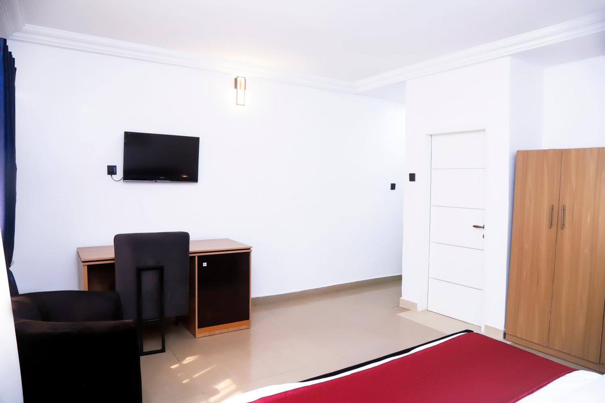 Western Dreams Hotel Абуджа Екстериор снимка