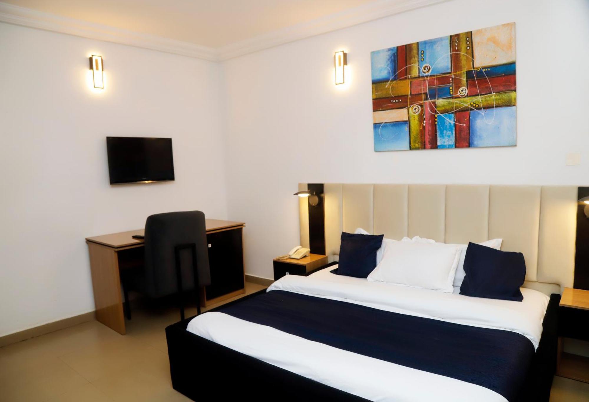 Western Dreams Hotel Абуджа Екстериор снимка