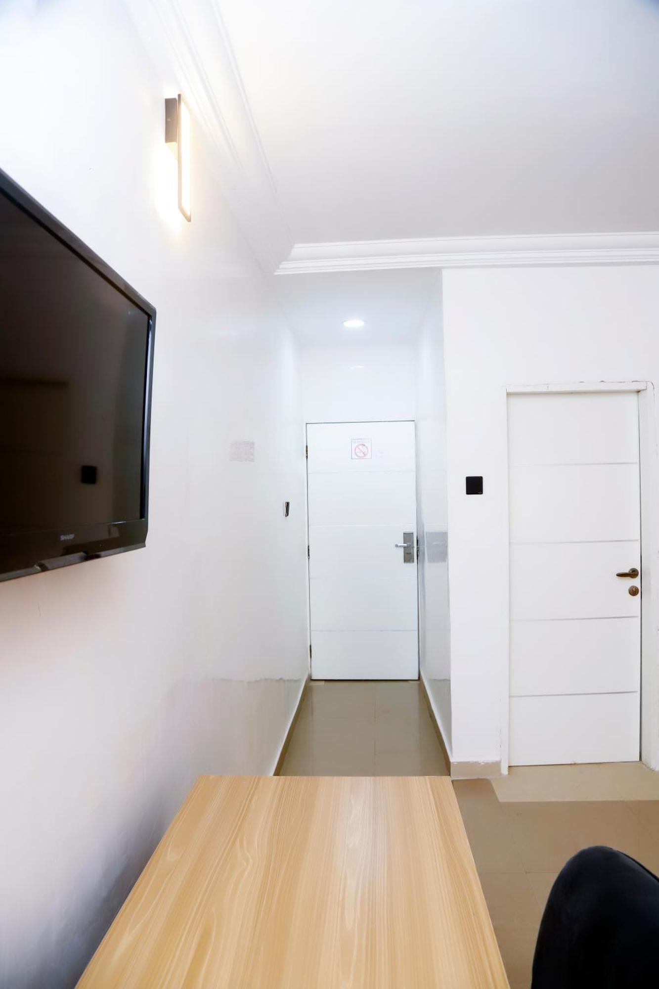 Western Dreams Hotel Абуджа Екстериор снимка