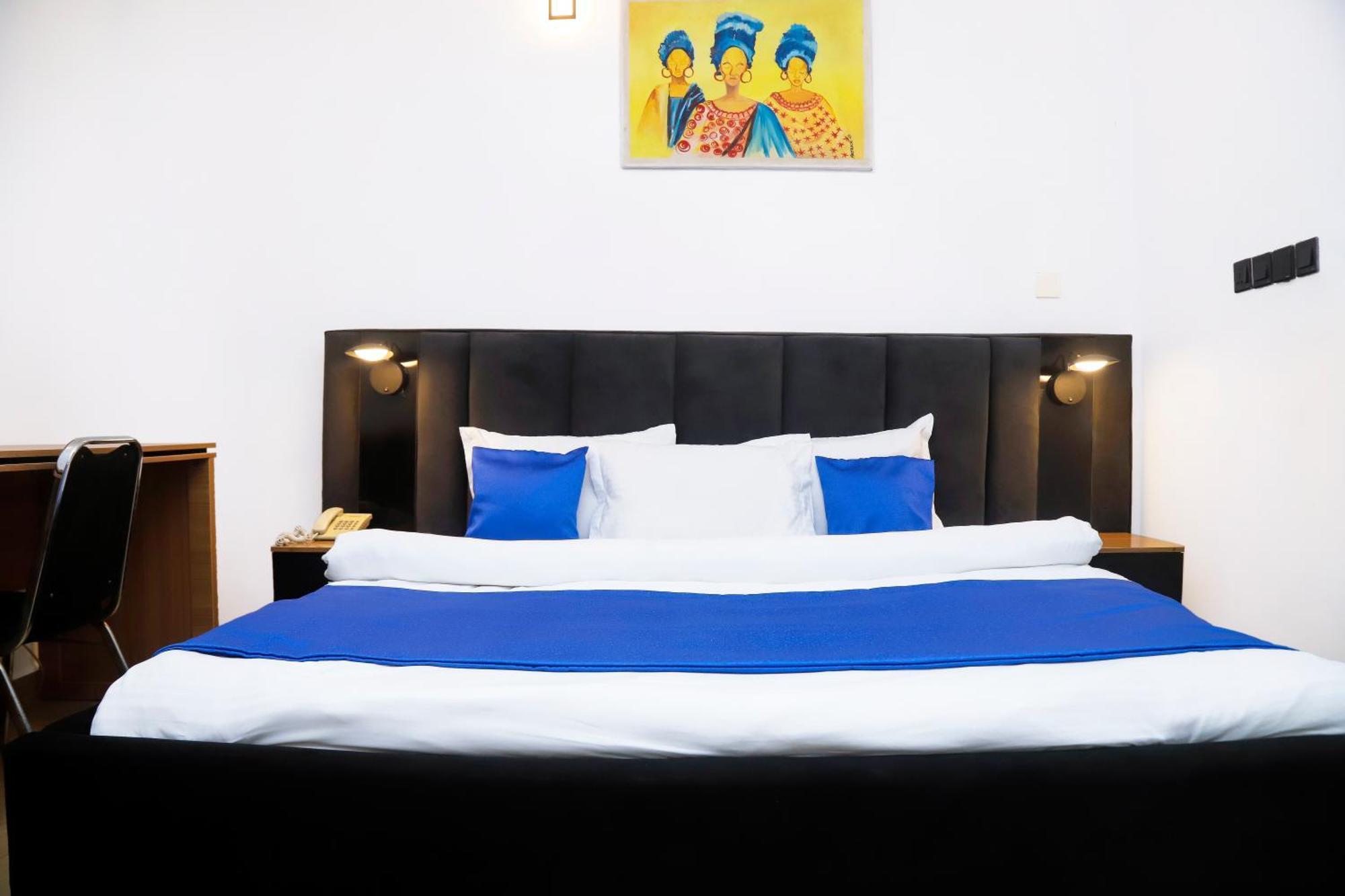 Western Dreams Hotel Абуджа Екстериор снимка