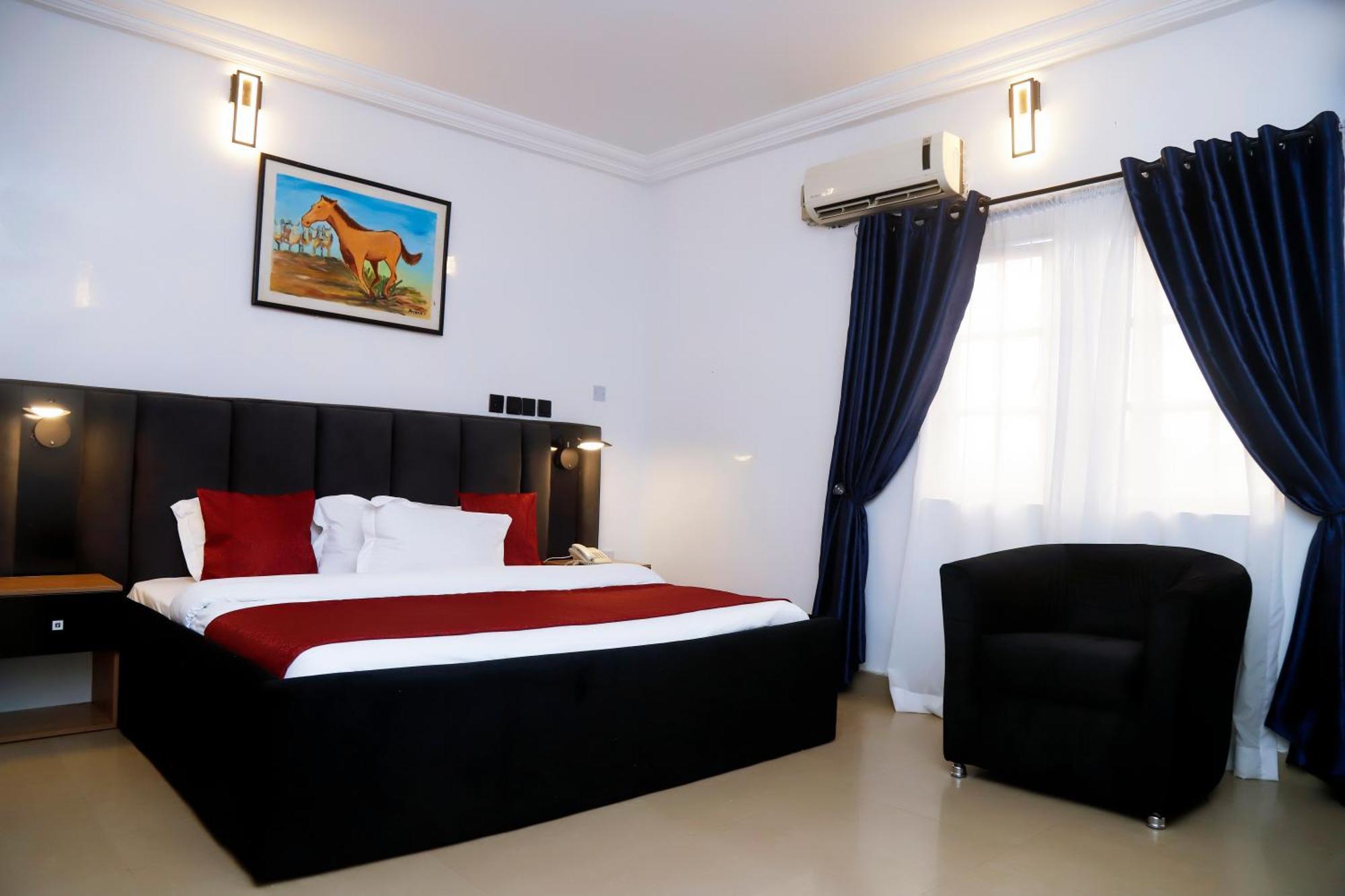 Western Dreams Hotel Абуджа Екстериор снимка