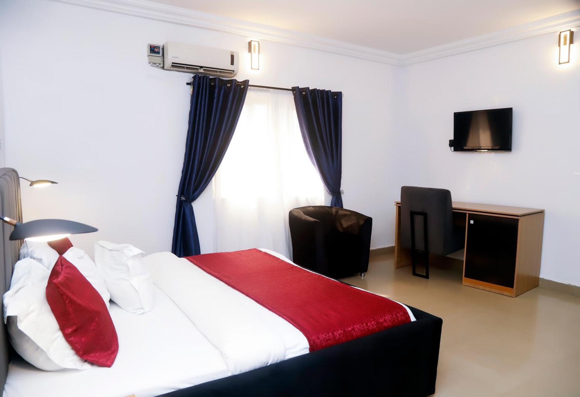 Western Dreams Hotel Абуджа Екстериор снимка
