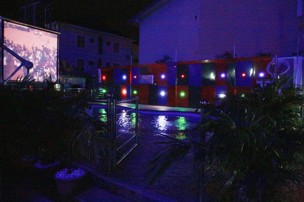 Western Dreams Hotel Абуджа Екстериор снимка