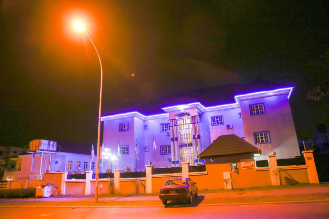 Western Dreams Hotel Абуджа Екстериор снимка