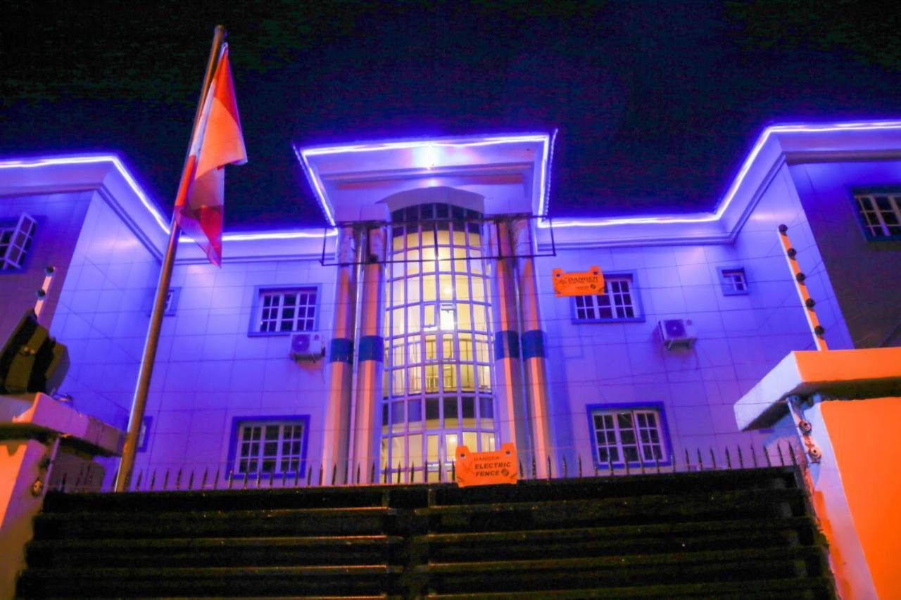 Western Dreams Hotel Абуджа Екстериор снимка