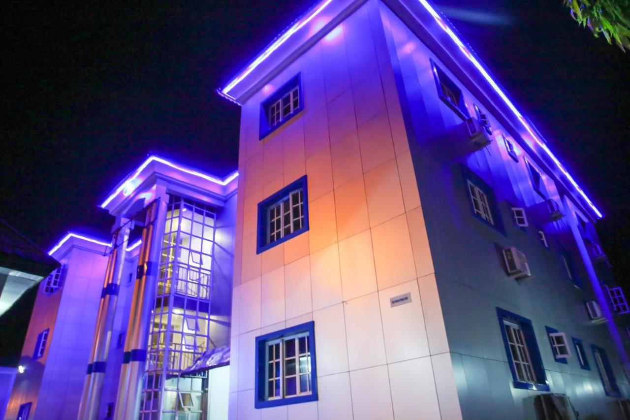 Western Dreams Hotel Абуджа Екстериор снимка