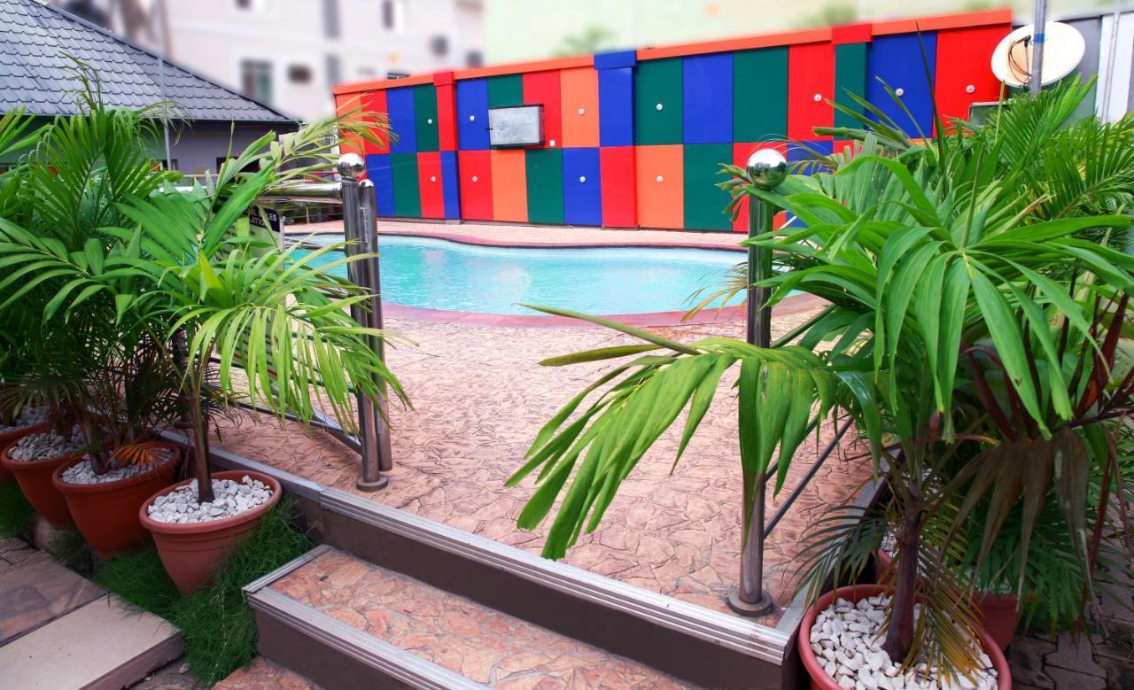 Western Dreams Hotel Абуджа Екстериор снимка
